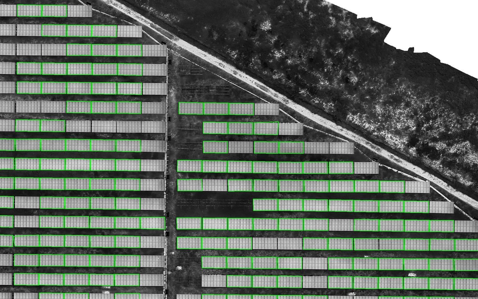 A detail of the orthophoto with solar panel tables in rows; many tables are outlined in green by the classical contour pipeline, others are not